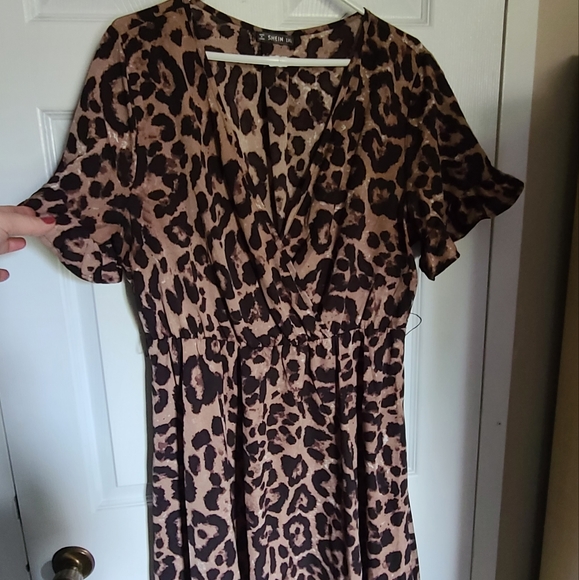 Leopard print faux-wrap dress size 1X - Picture 2 of 4